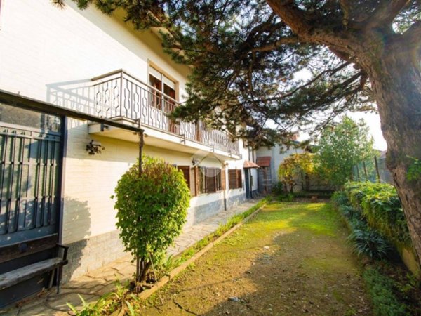 casa indipendente in vendita a Leinì in zona Tedeschi