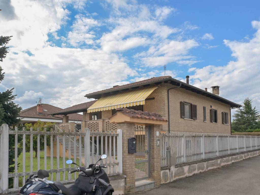 casa indipendente in vendita a Leinì in zona Tedeschi