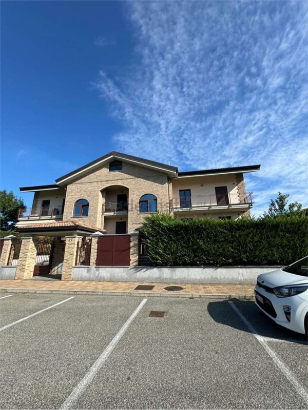 appartamento in vendita a Leinì in zona Tedeschi