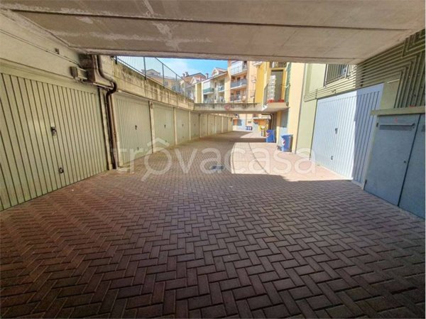 locale di sgombero in vendita a Leinì