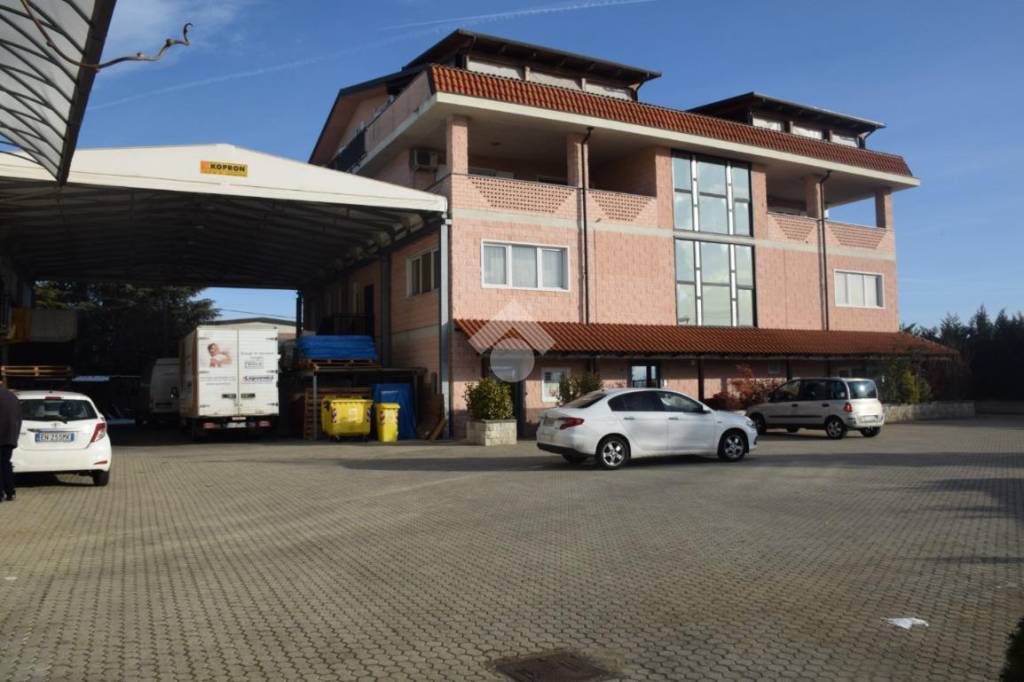 capannone in vendita a Leinì