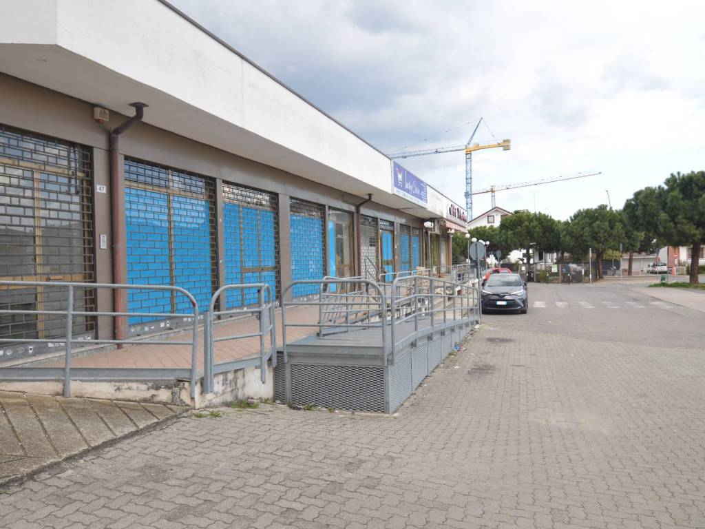 negozio in vendita a Leinì