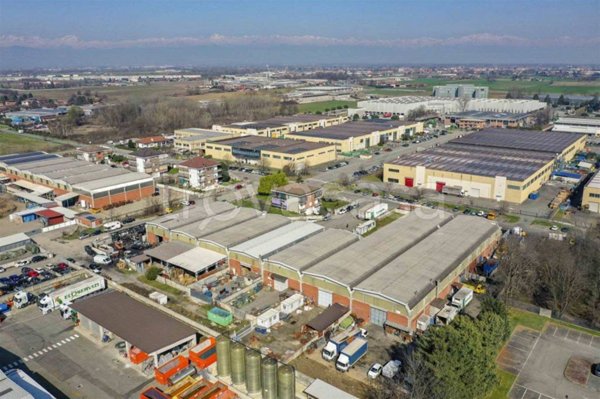 locale commerciale in vendita a Leinì in zona Fornacino