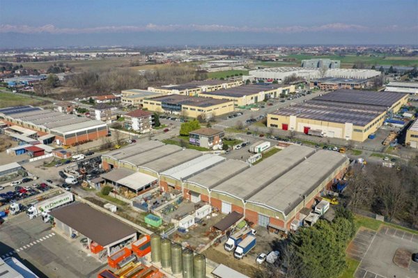 locale commerciale in vendita a Leinì in zona Fornacino