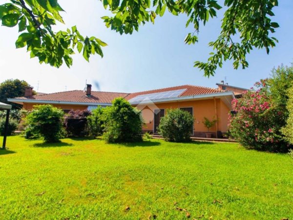 casa indipendente in vendita a Leinì
