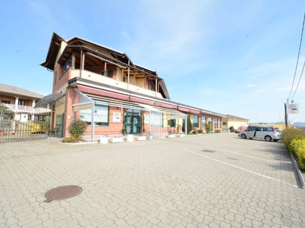 negozio in vendita a Leinì in zona Fornacino