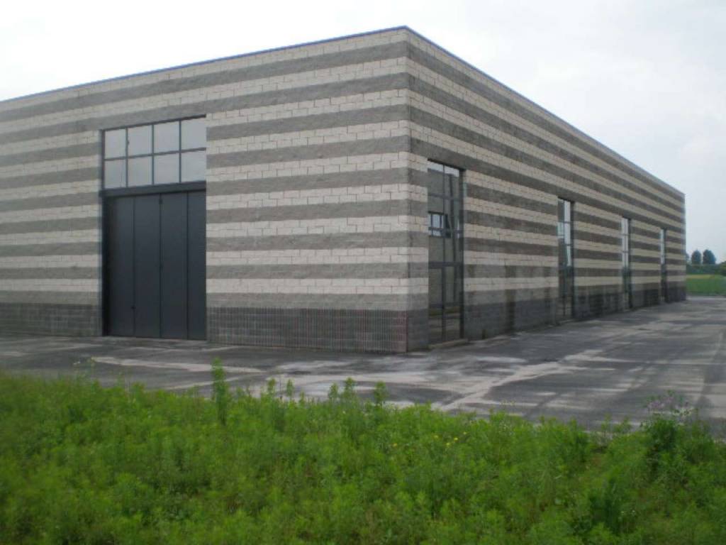locale commerciale in vendita a Leinì