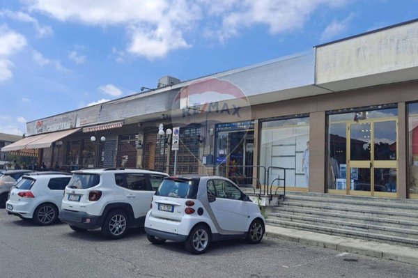 locale commerciale in vendita a Leinì