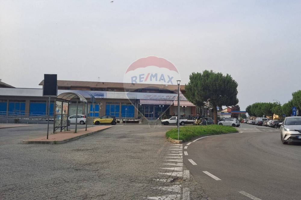 locale commerciale in vendita a Leinì