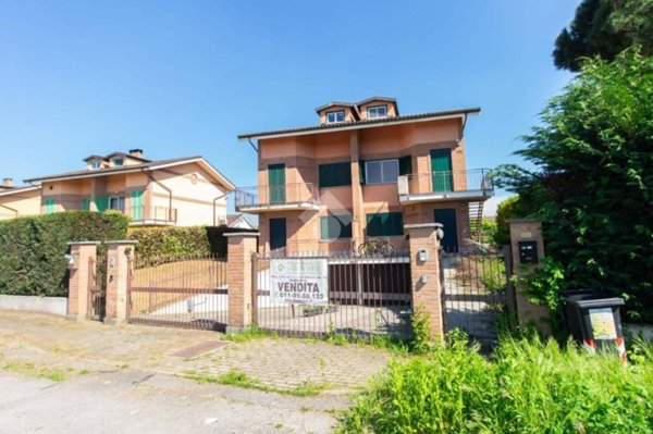 casa indipendente in vendita a Leinì in zona Fornacino