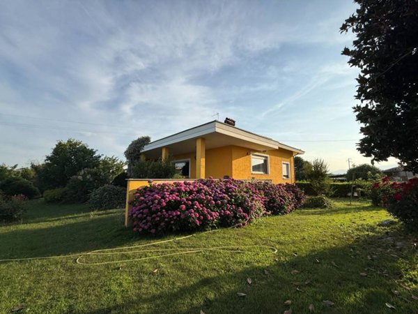 casa indipendente in vendita a Leinì in zona Tedeschi