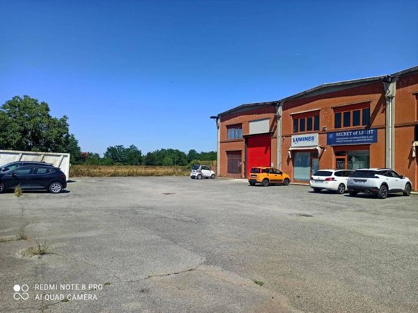 locale commerciale in vendita a Leinì