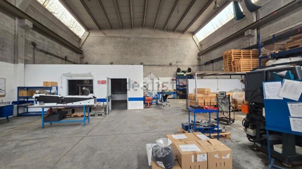 capannone in vendita a Leinì in zona Fornacino