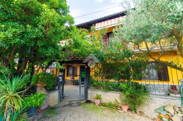 casa indipendente in vendita a Leinì in zona Tedeschi