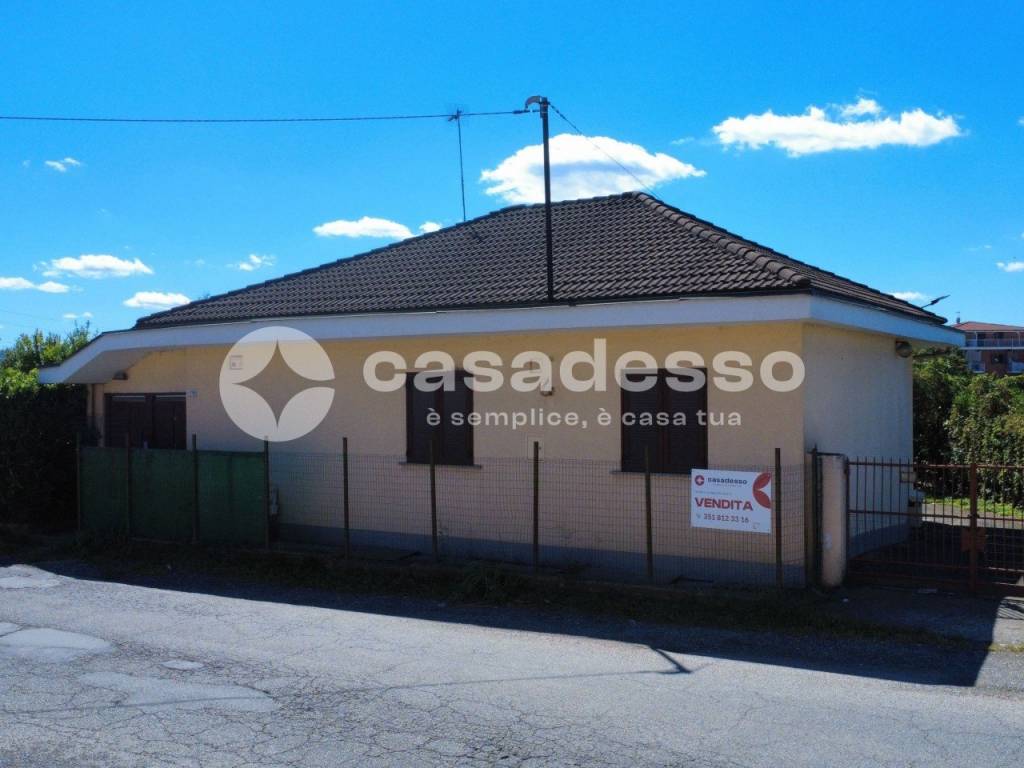 casa indipendente in vendita a Leinì in zona Fornacino