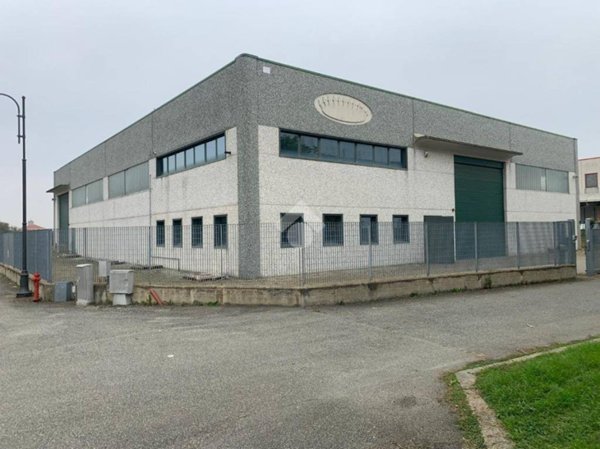 locale commerciale in vendita a Leinì