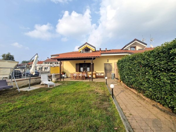 casa indipendente in vendita a Leinì in zona Tedeschi