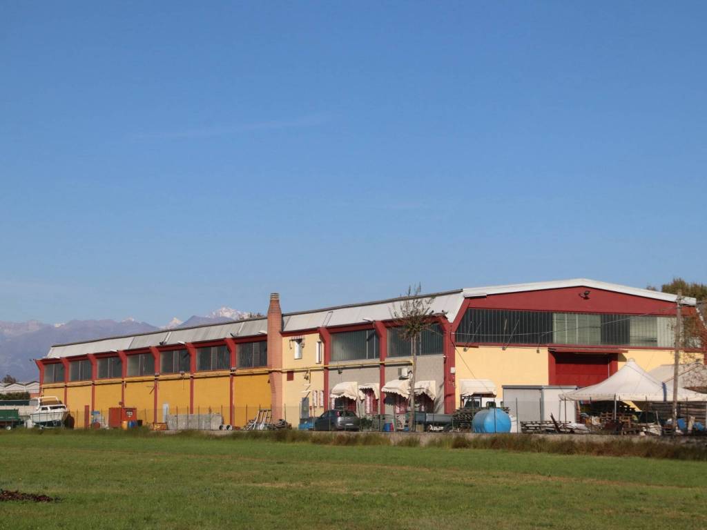 capannone in vendita a Leinì in zona Fornacino