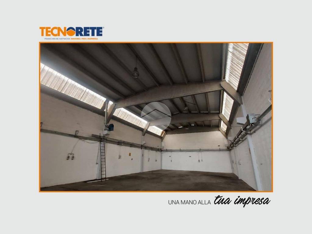 locale commerciale in vendita a Leinì in zona Fornacino