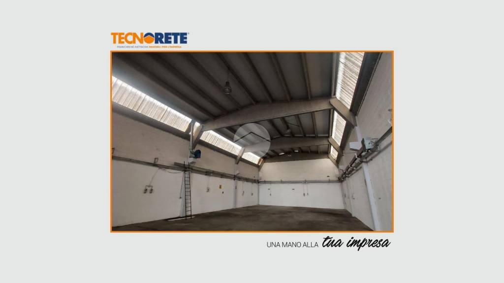 locale commerciale in vendita a Leinì in zona Fornacino