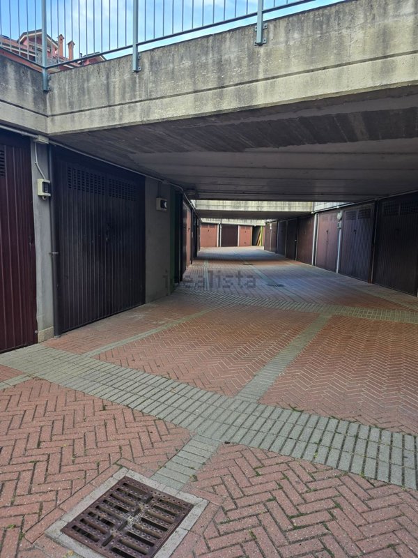 locale di sgombero in vendita a Leinì