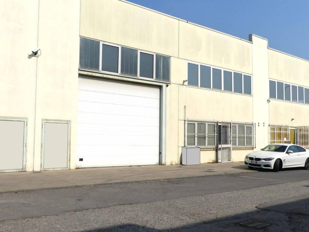 locale commerciale in vendita a Leinì in zona Fornacino