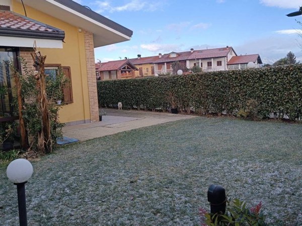 casa indipendente in vendita a Leinì in zona Tedeschi