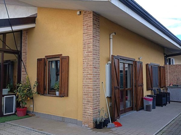 casa indipendente in vendita a Leinì in zona Tedeschi