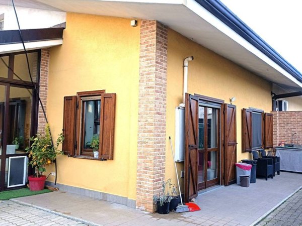 casa indipendente in vendita a Leinì in zona Tedeschi