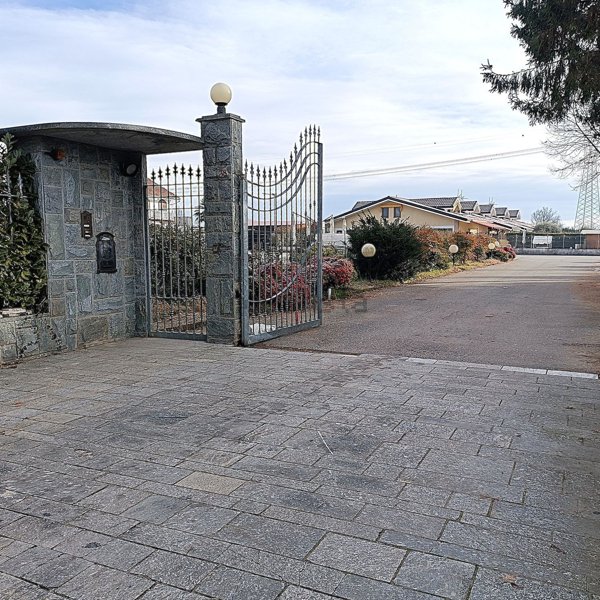 casa indipendente in vendita a Leinì in zona Tedeschi