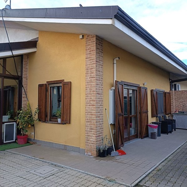 casa indipendente in vendita a Leinì in zona Tedeschi