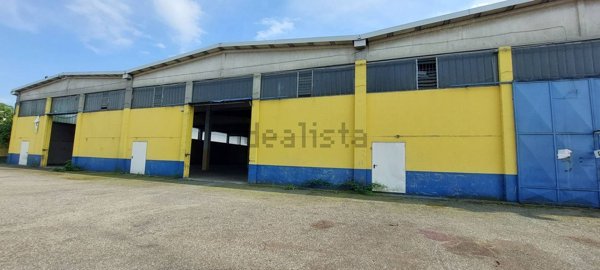 capannone in vendita a Leinì in zona Fornacino