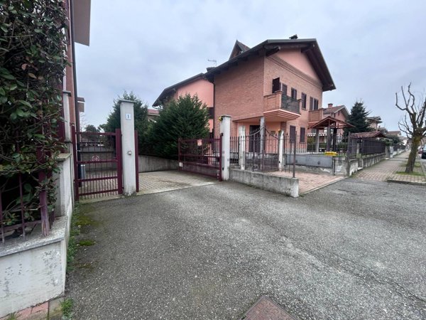 locale di sgombero in vendita a Leinì