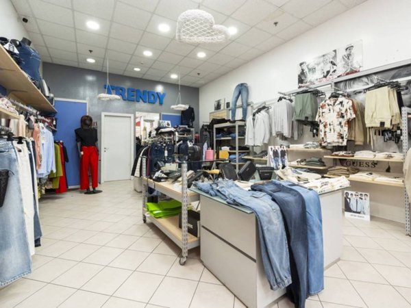 negozio in vendita a Leinì