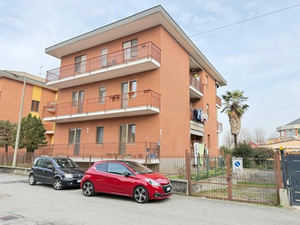 locale di sgombero in vendita a Leinì