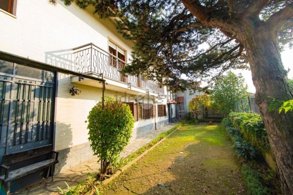 casa indipendente in vendita a Leinì in zona Tedeschi