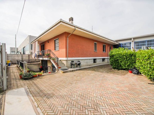 casa indipendente in vendita a Leinì