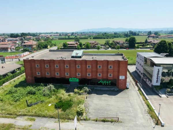 negozio in vendita a Leinì in zona Mappano di Leinì