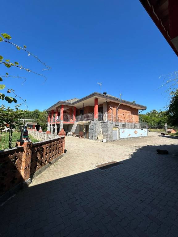 casa indipendente in vendita a Leinì in zona Tedeschi