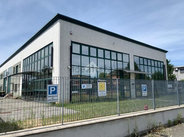 capannone in vendita a Leinì in zona Fornacino