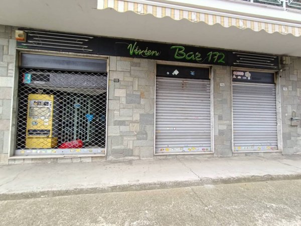 negozio in vendita a Leinì in zona Mappano di Leinì