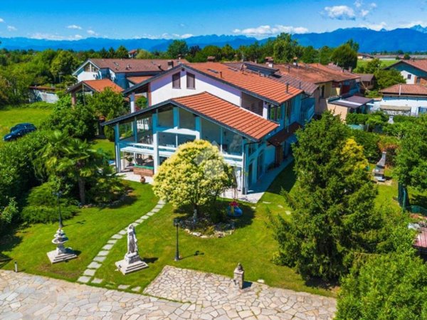 casa indipendente in vendita a Leinì in zona Tedeschi