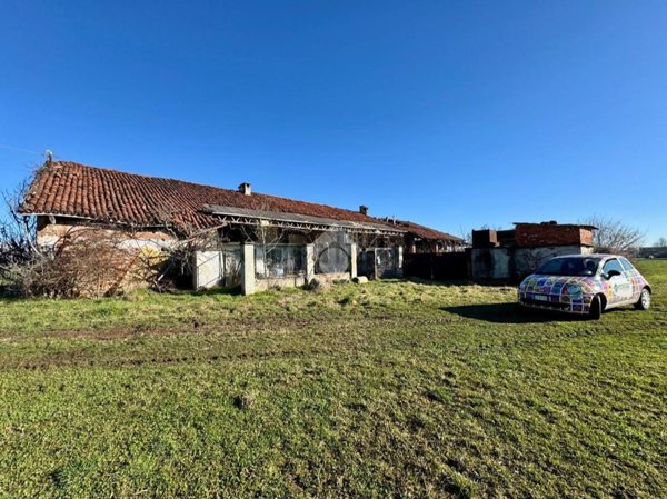 esavano in vendita a Leinì in zona Tedeschi