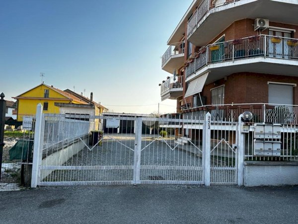 box auto in vendita a Leinì in zona Fornacino