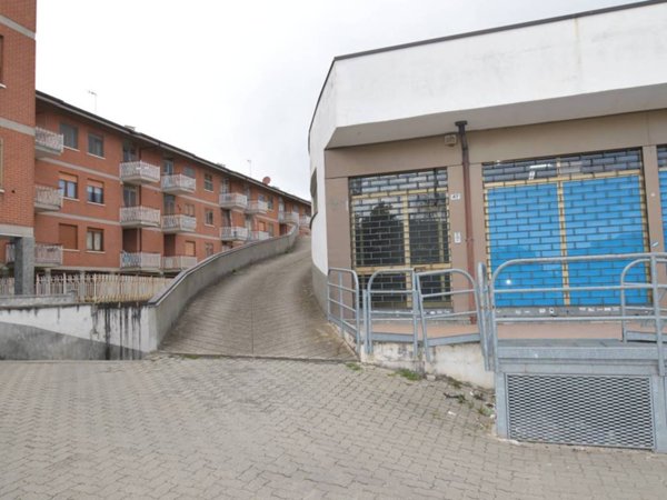 locale commerciale in vendita a Leinì in zona Mappano di Leinì