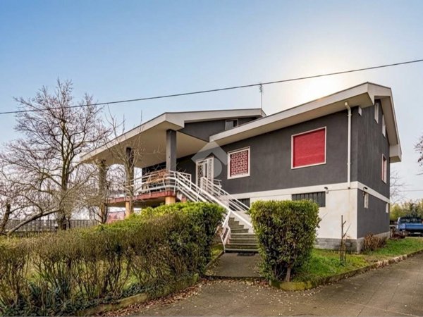 casa indipendente in vendita a Leinì in zona Tedeschi