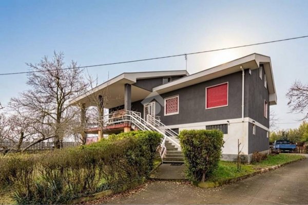 casa indipendente in vendita a Leinì in zona Tedeschi