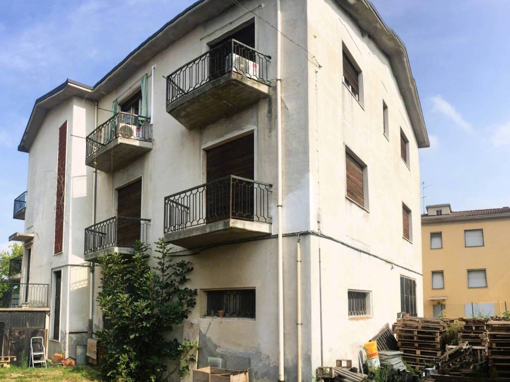 casa indipendente in vendita a Lardirago