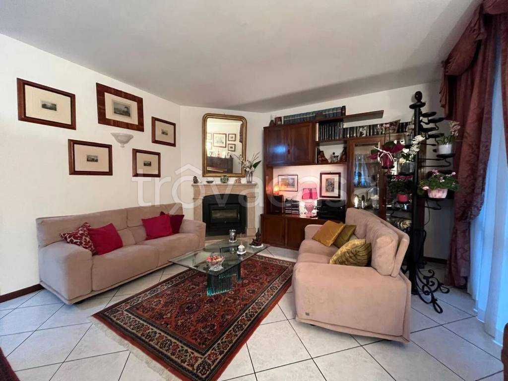 casa indipendente in vendita a Lardirago