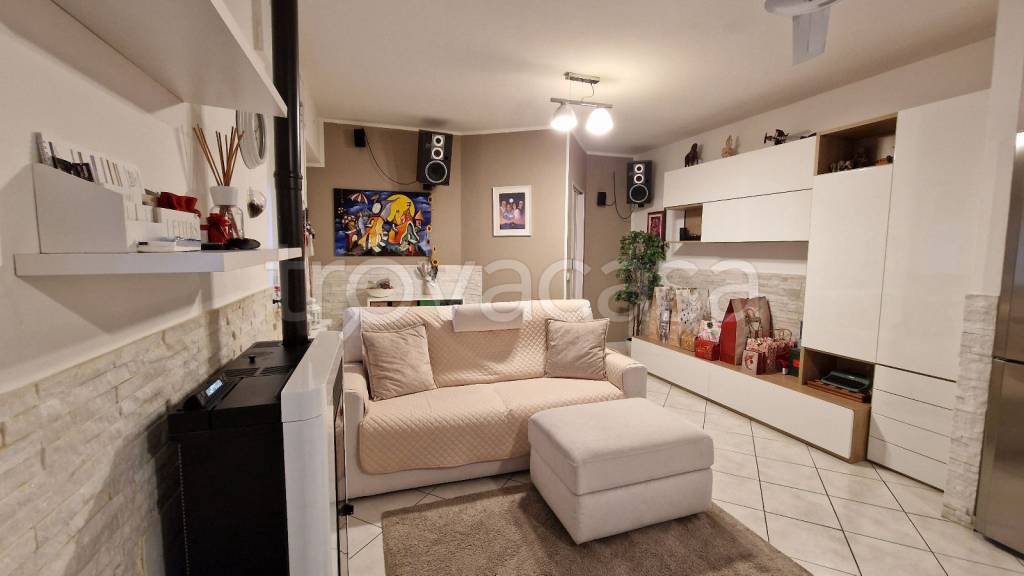 casa indipendente in vendita a Lardirago